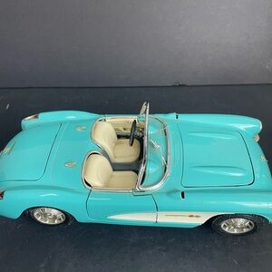 Bburago Chevrolet Corvette 1957
Die Cast Car Replica Blue Italy No
Spare Wheel